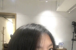 乘客乘主动扶梯顿然摔倒 危境合头，她摁下“急停键”