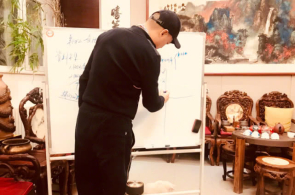英邦向卢旺达遣送第一位非法移民